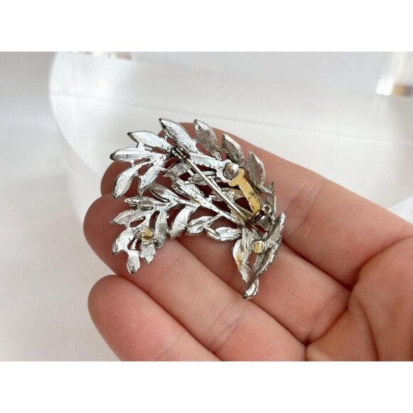 80's Textured Floral | Foliage | Leaf Shaped Silver T Vintage Lapel Brooch Pin - Picture 5 of 10